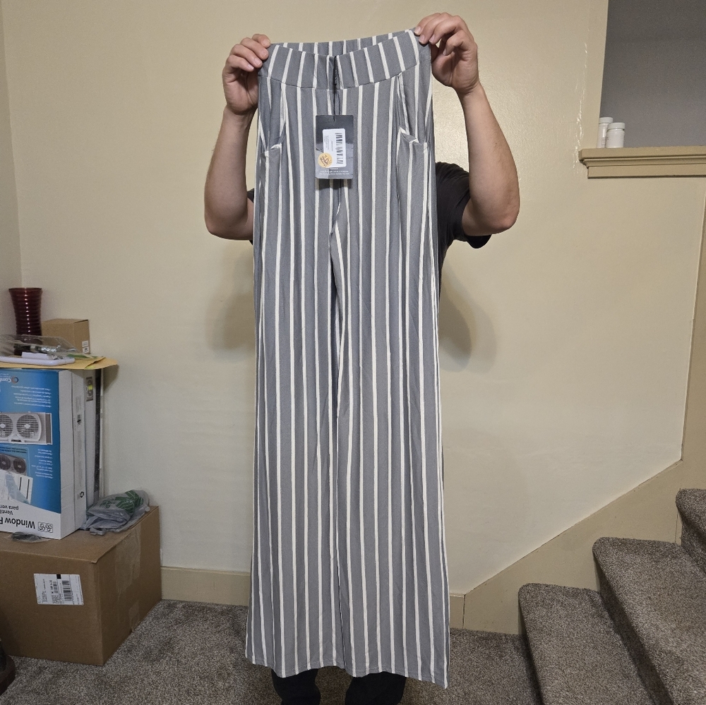 Brand new!! NWT women's Pretty Little Thing grey & white striped pants size 2 - Picture 2 of 4